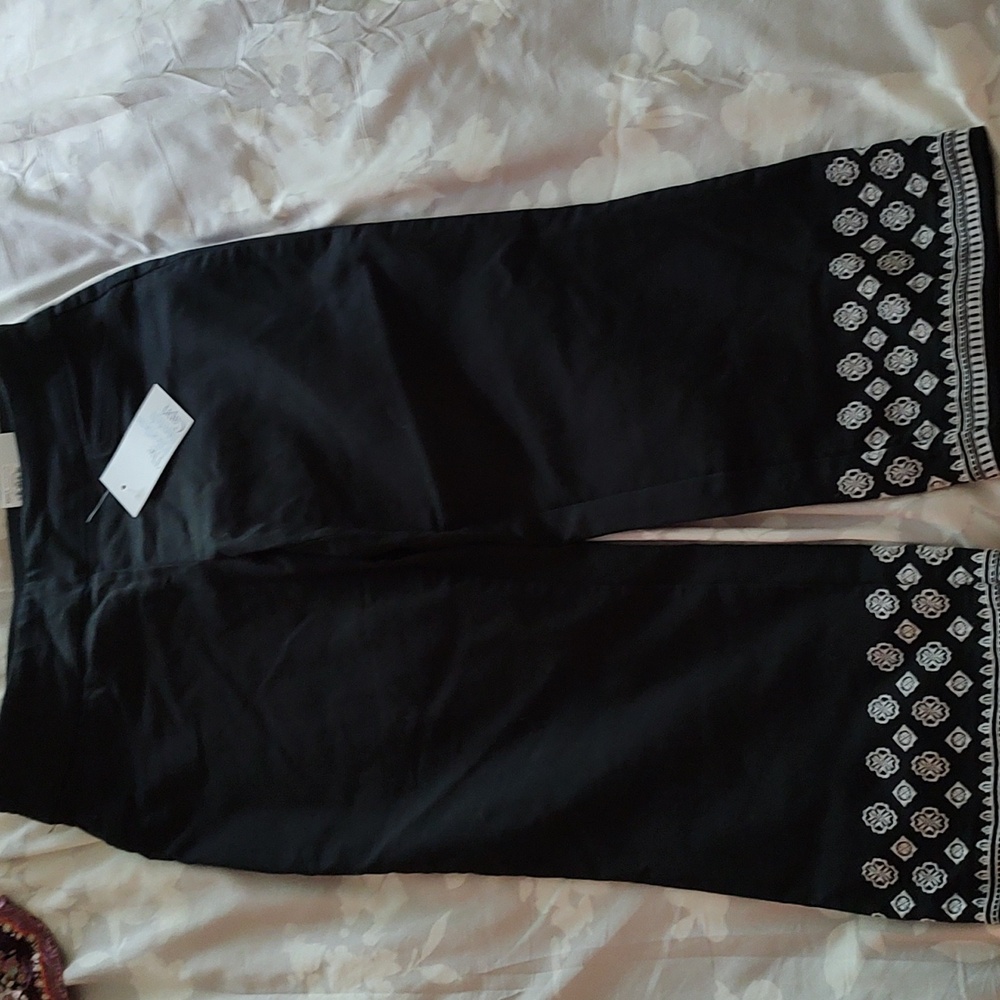 NWT Croft& Barrow size 6 regular effort less stretch capris
